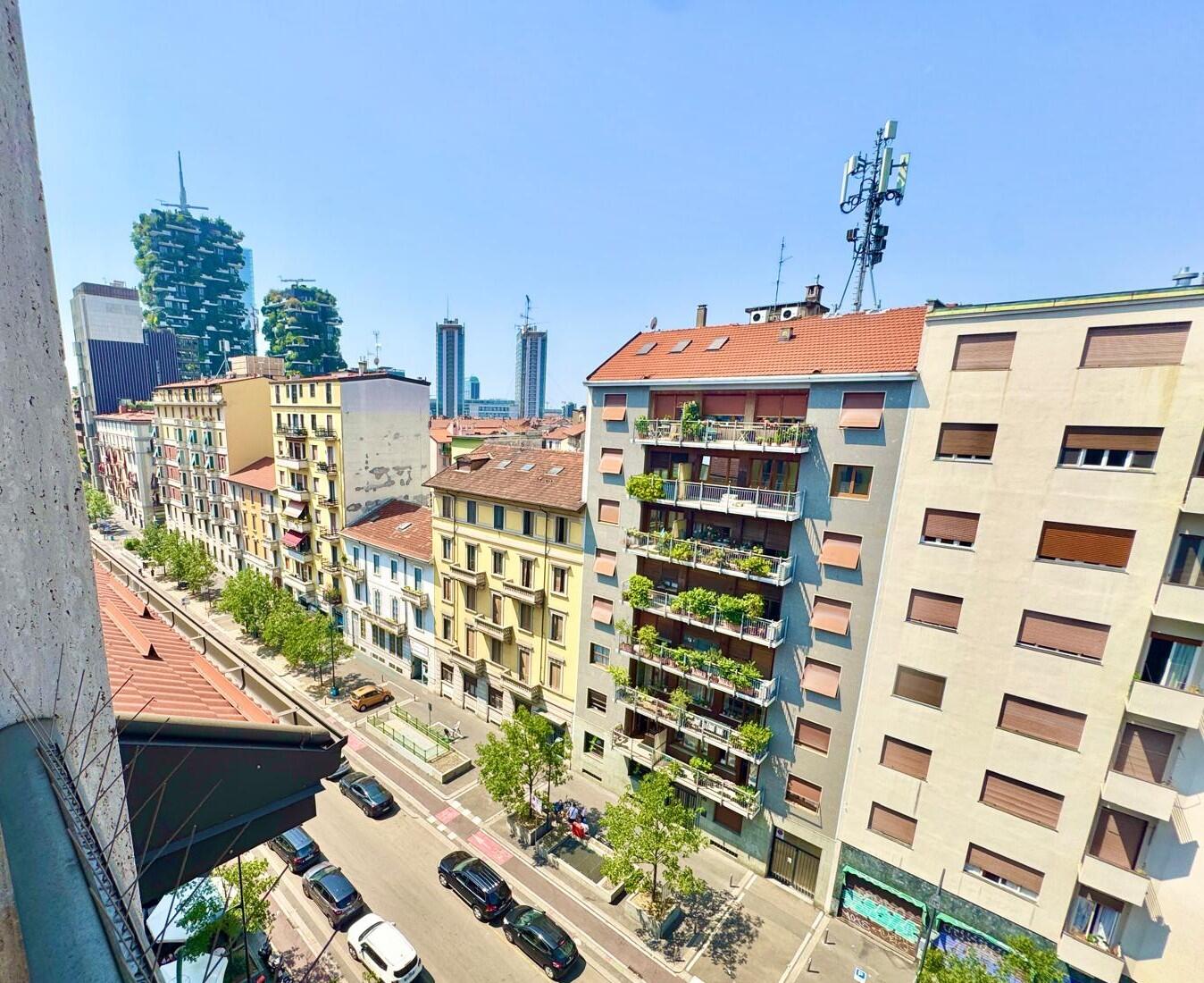Zona Isola Piazzale Lagosta Piano Alto 4 LOCALI LIBERO SUBITO