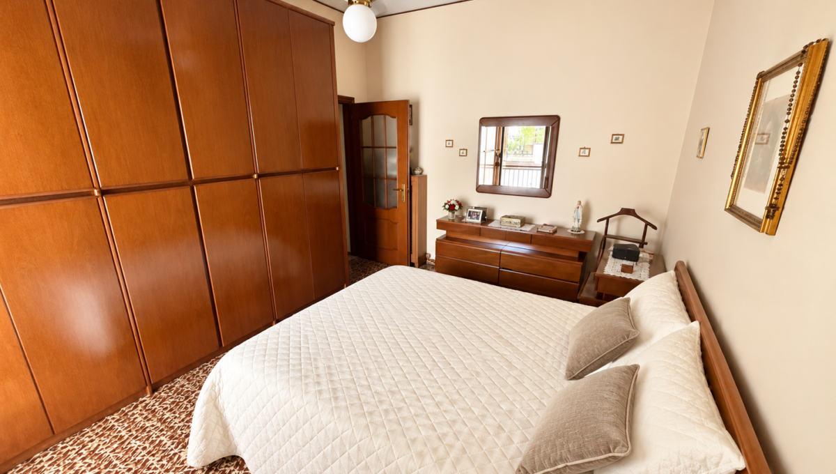 Camera da letto con trapunta avorio